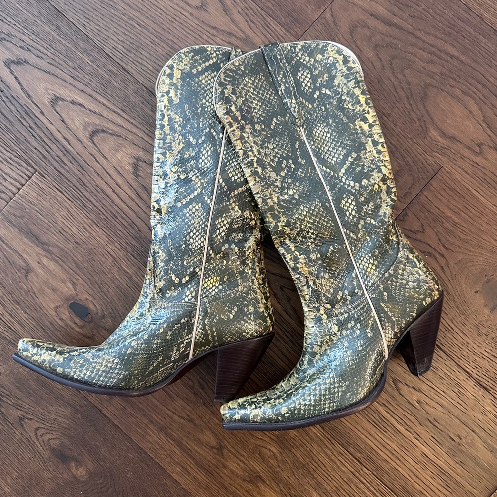 Women’s Snake Print Mid-Calf Western Boots -yellow
